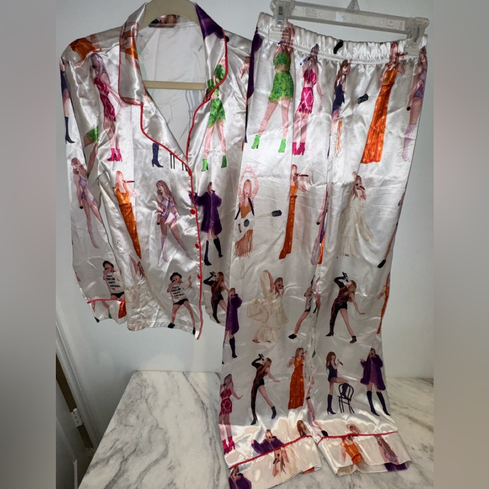 Taylor Swift Eras Tour Silk Pajama Two Piece Set Women's Size Small